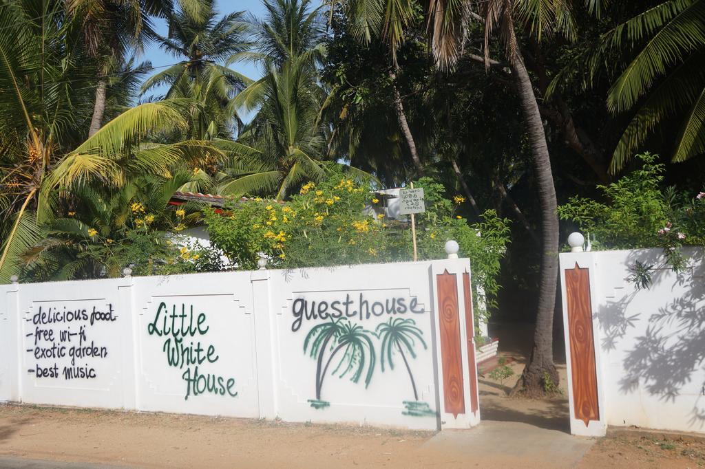 Little White House Hotel Trincomalee Exterior photo