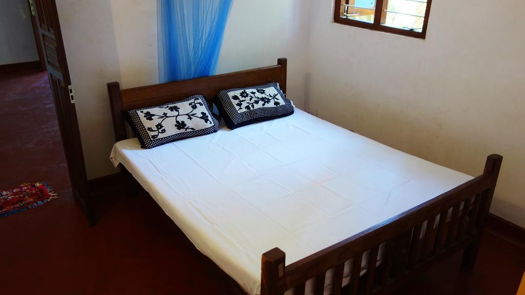 Little White House Hotel Trincomalee Exterior photo