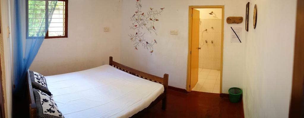 Little White House Hotel Trincomalee Exterior photo