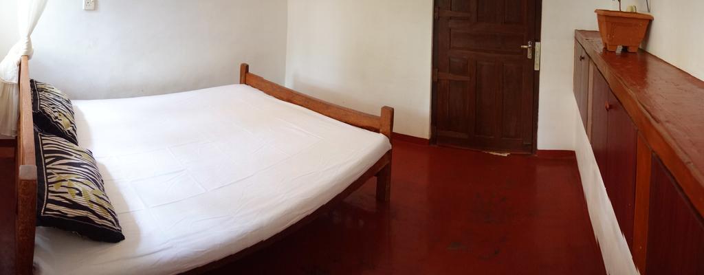 Little White House Hotel Trincomalee Exterior photo
