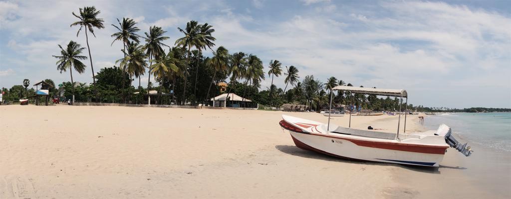 Little White House Hotel Trincomalee Exterior photo