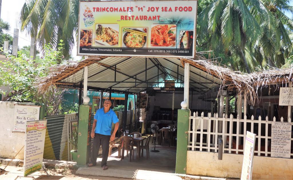 Little White House Hotel Trincomalee Exterior photo