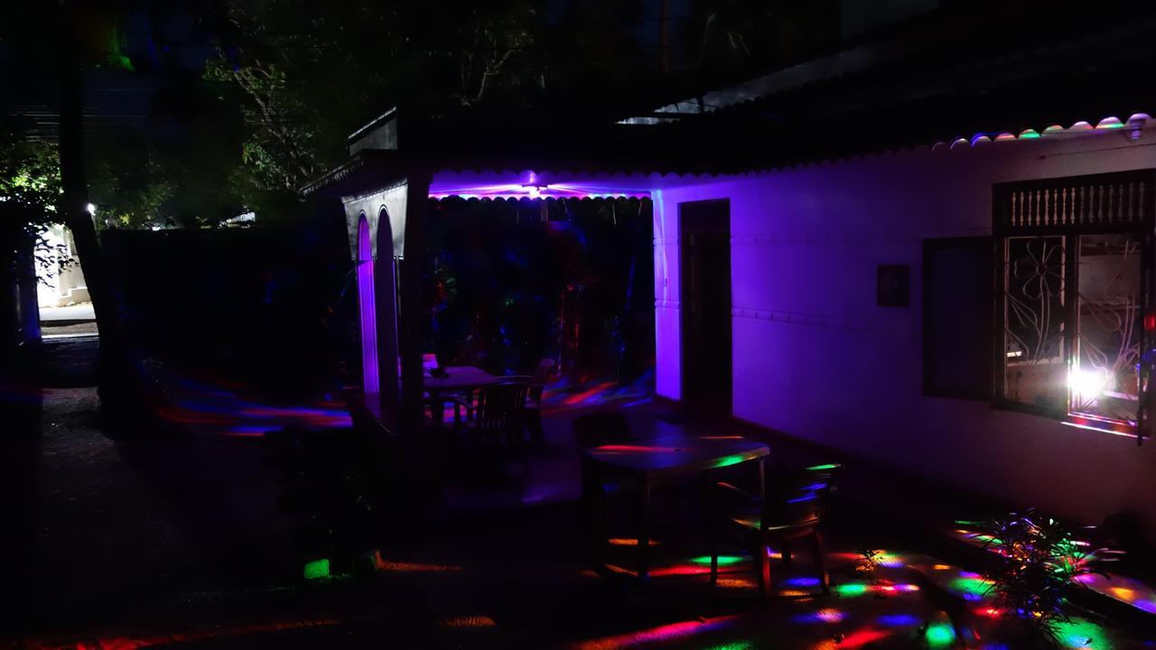 Little White House Hotel Trincomalee Exterior photo