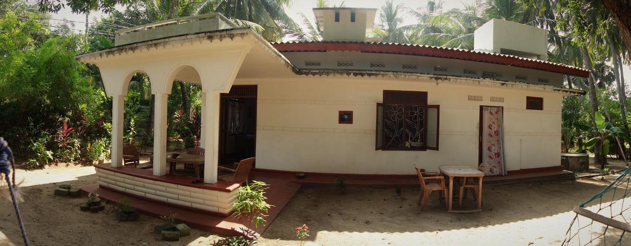 Little White House Hotel Trincomalee Exterior photo